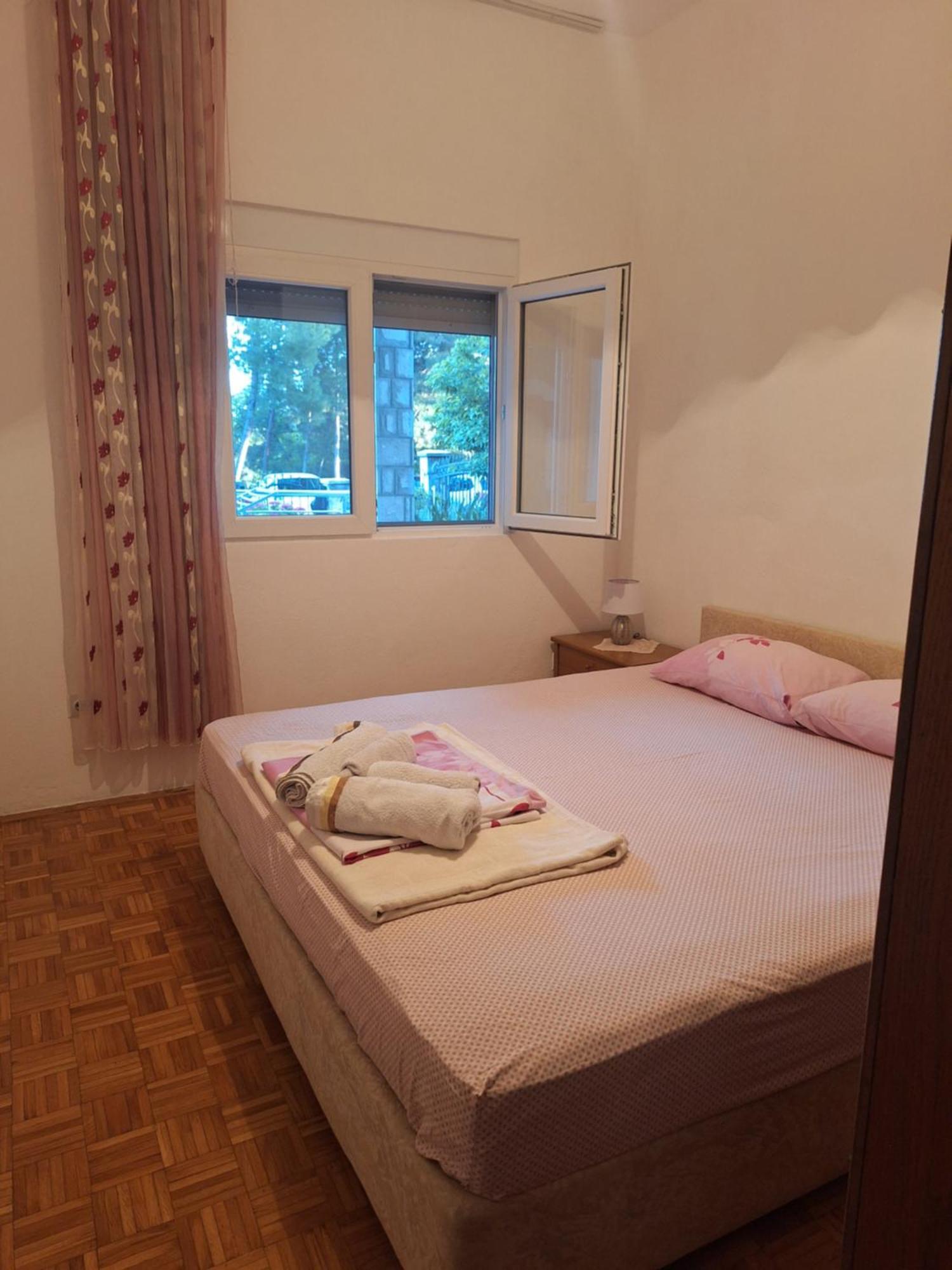 Apartments Kuc Bar Bagian luar foto