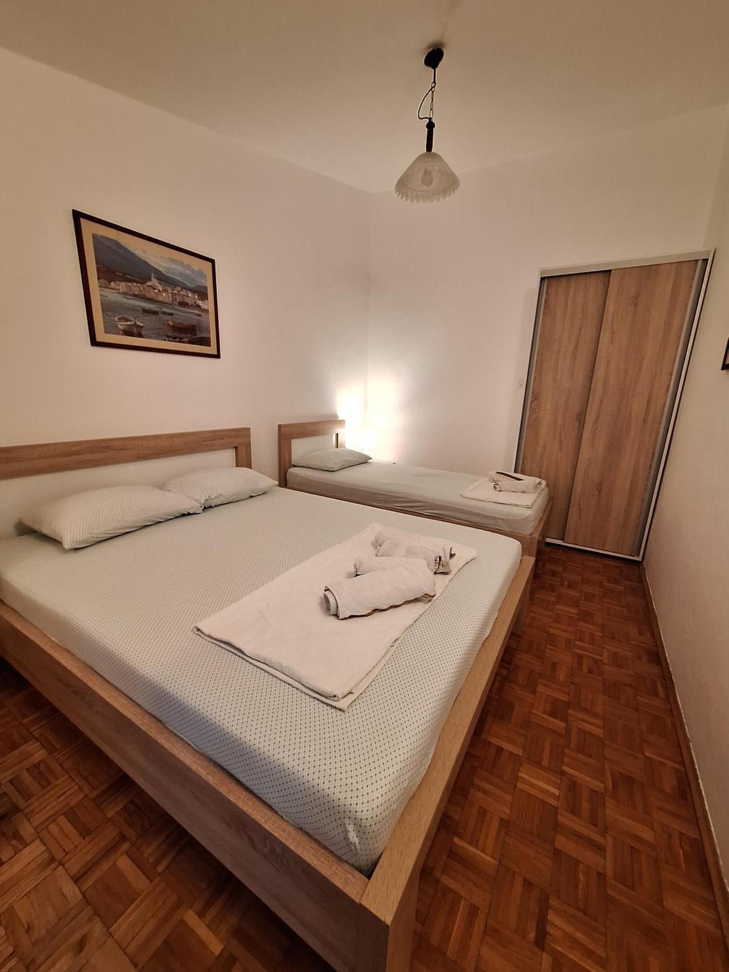 Apartments Kuc Bar Bagian luar foto