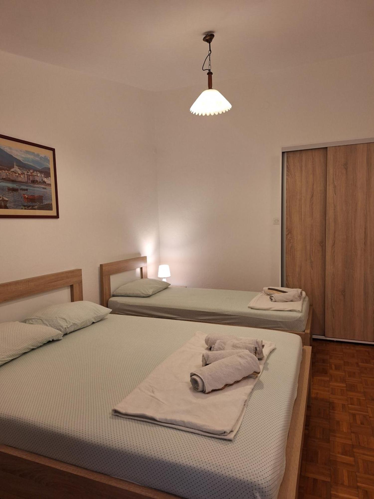 Apartments Kuc Bar Bagian luar foto