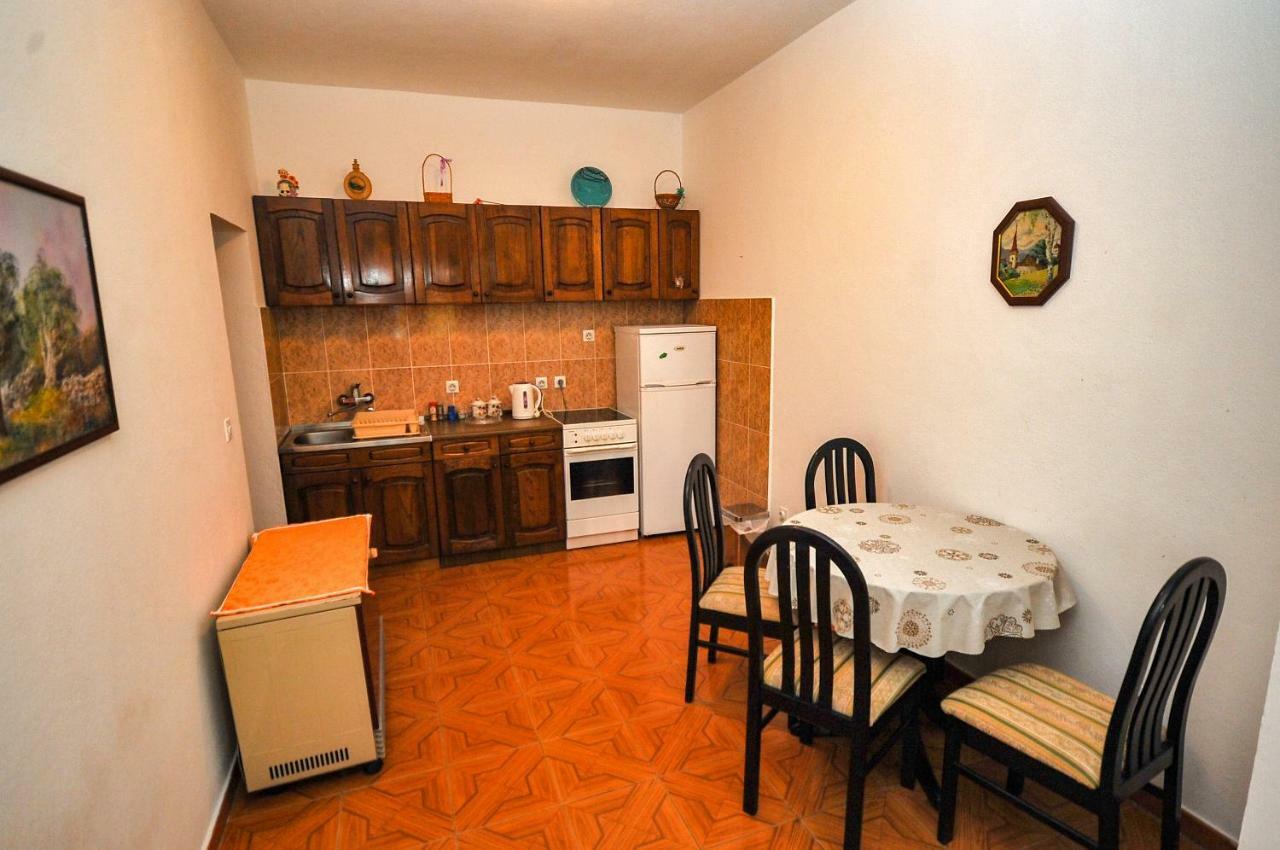 Apartments Kuc Bar Bagian luar foto