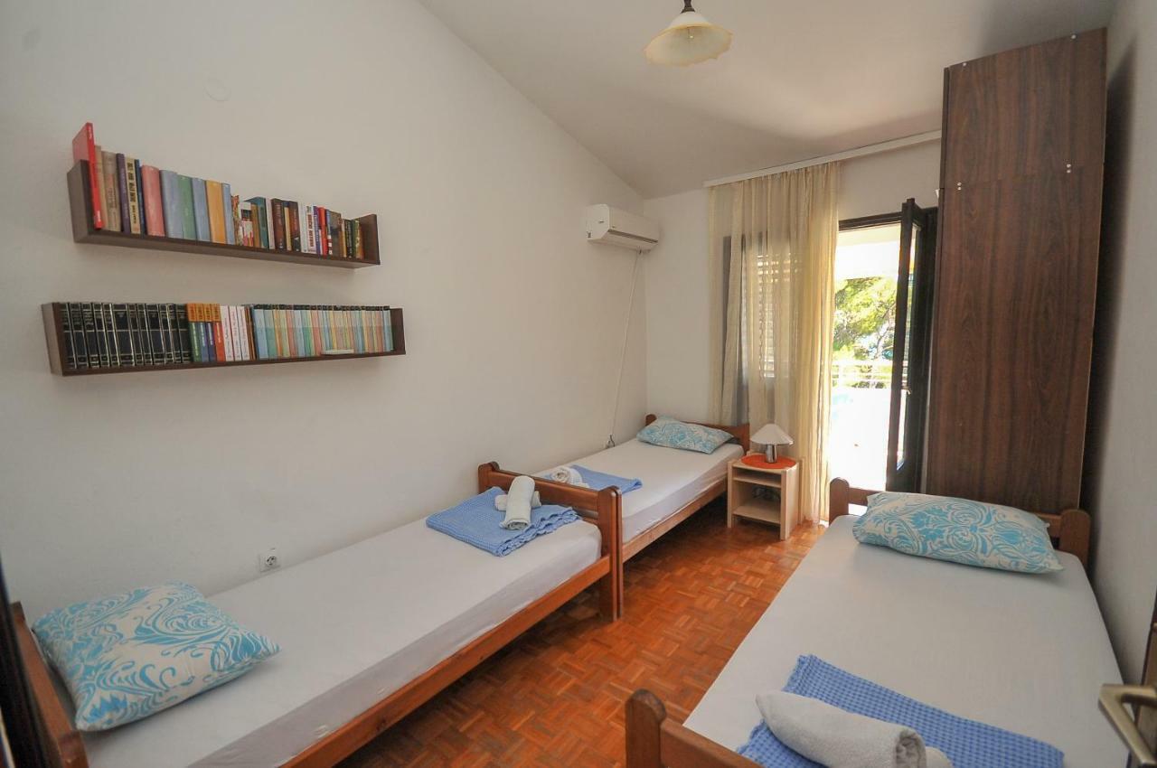 Apartments Kuc Bar Bagian luar foto