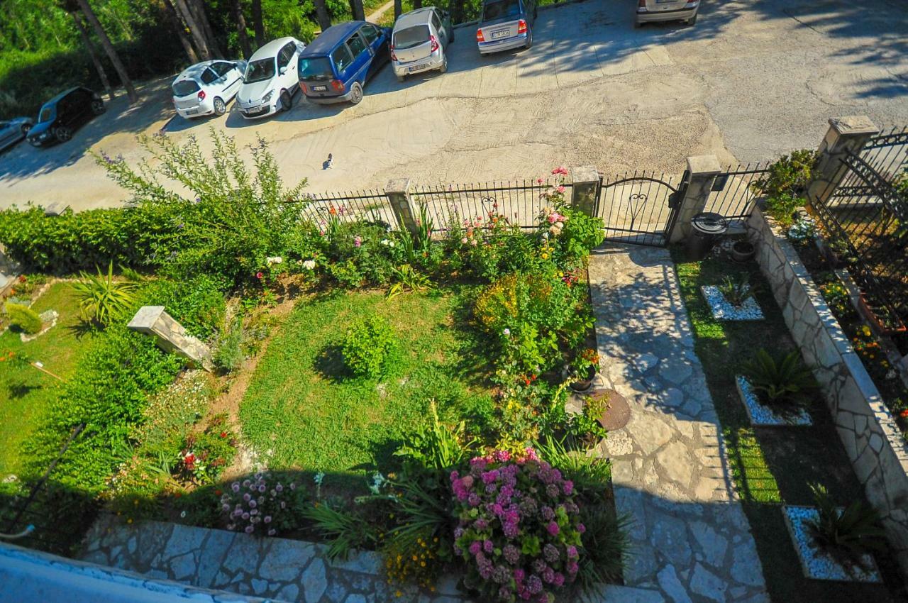 Apartments Kuc Bar Bagian luar foto