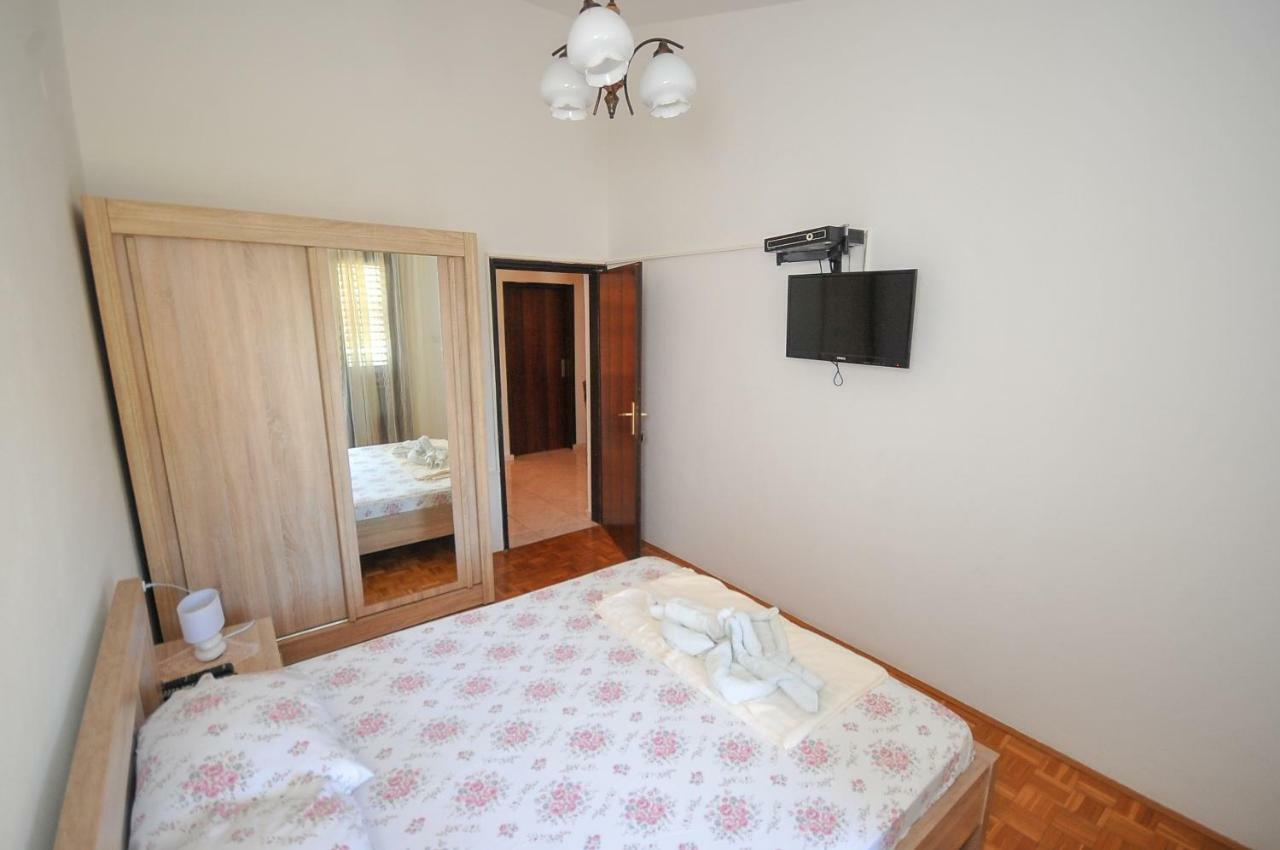 Apartments Kuc Bar Bagian luar foto
