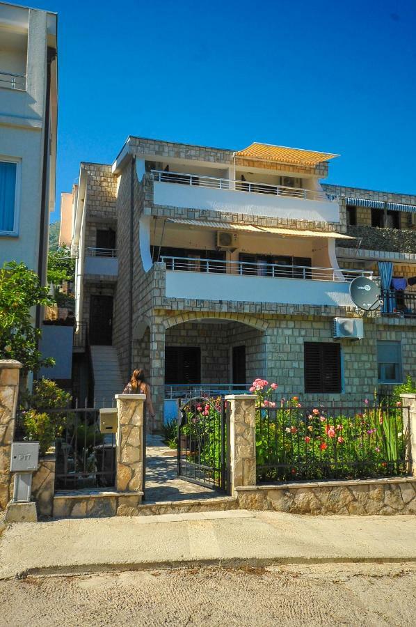 Apartments Kuc Bar Bagian luar foto