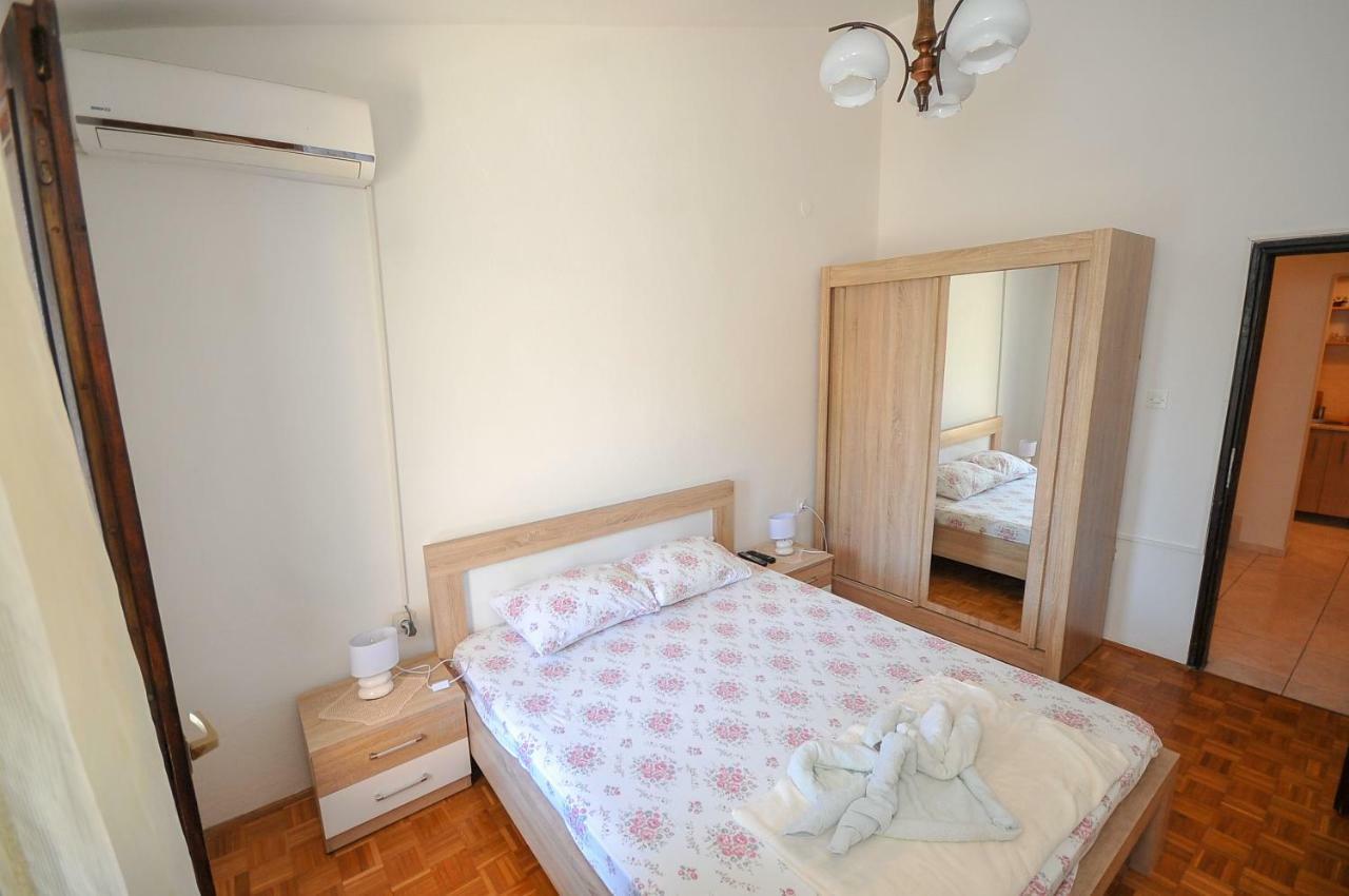 Apartments Kuc Bar Bagian luar foto
