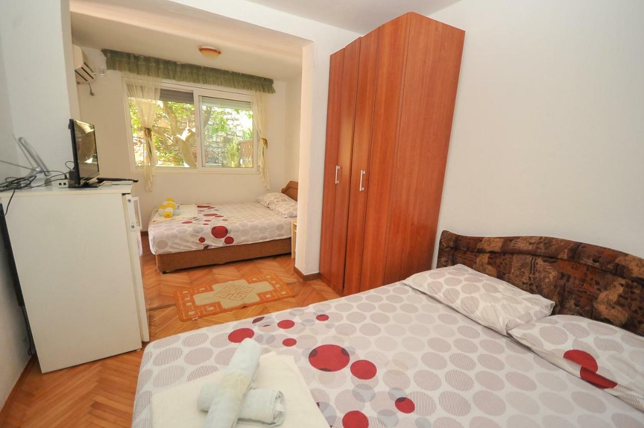 Apartments Kuc Bar Bagian luar foto