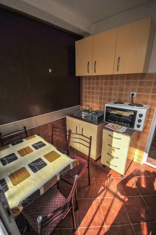 Apartments Kuc Bar Bagian luar foto